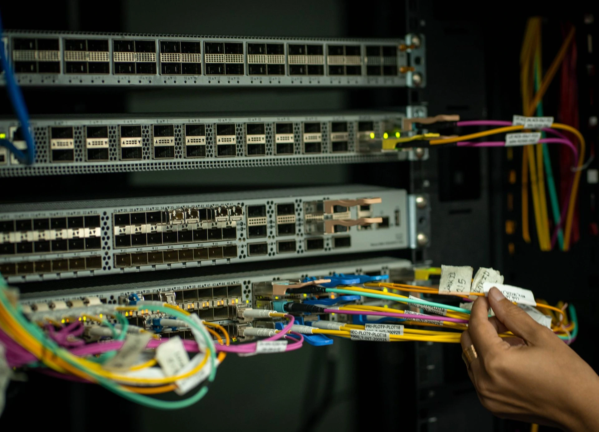 Bandwidth Penuh? Jaga Koneksi Bisnis Tetap Lancar
