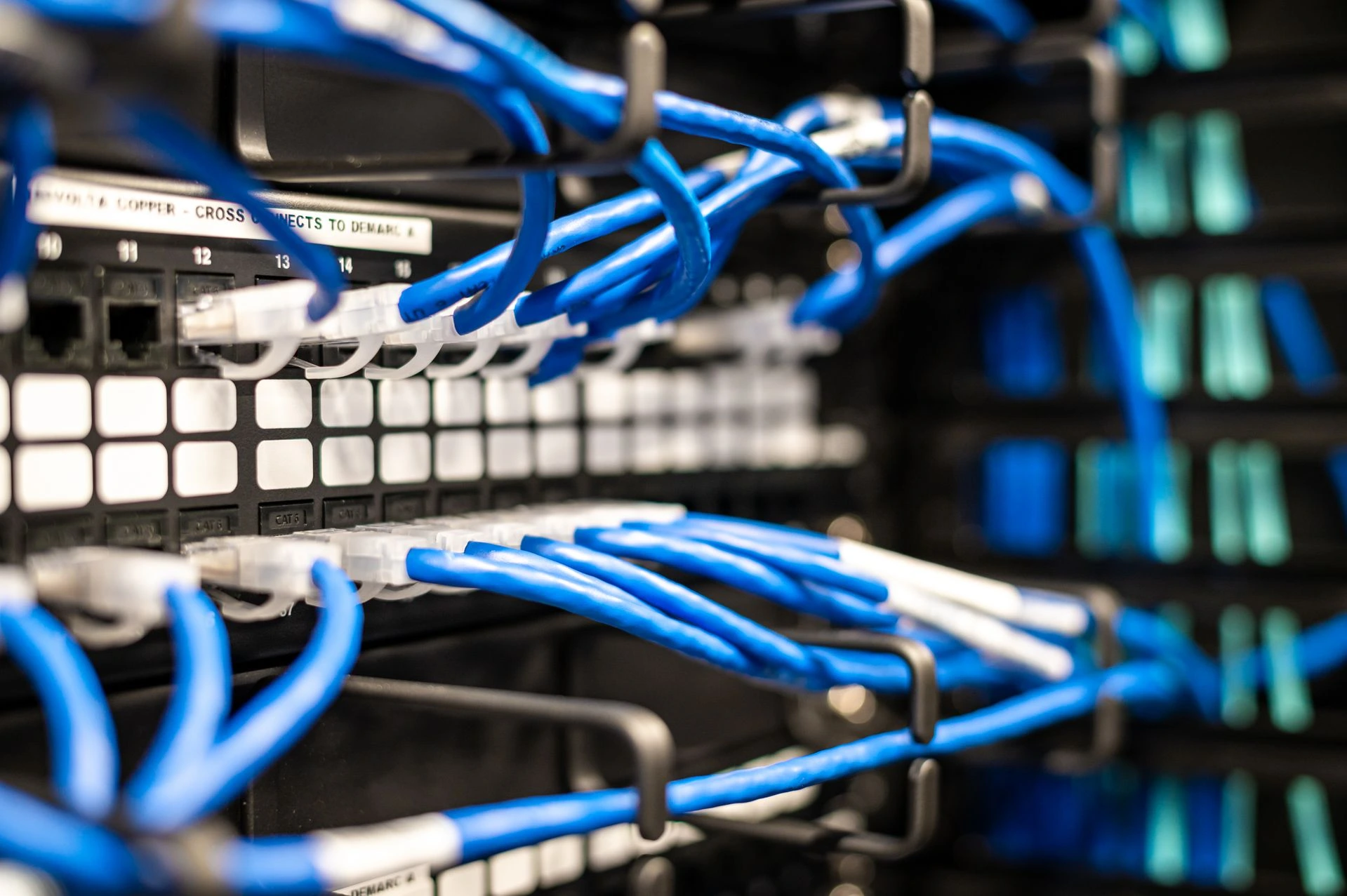 Colocation Server untuk Bisnis Aman dan Efisien