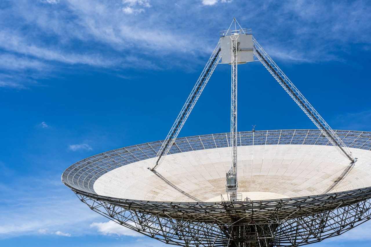 Panduan Internet untuk Sektor Minyak dan Gas: Konektivitas Hulu ke Hilir di Area Ekstrem